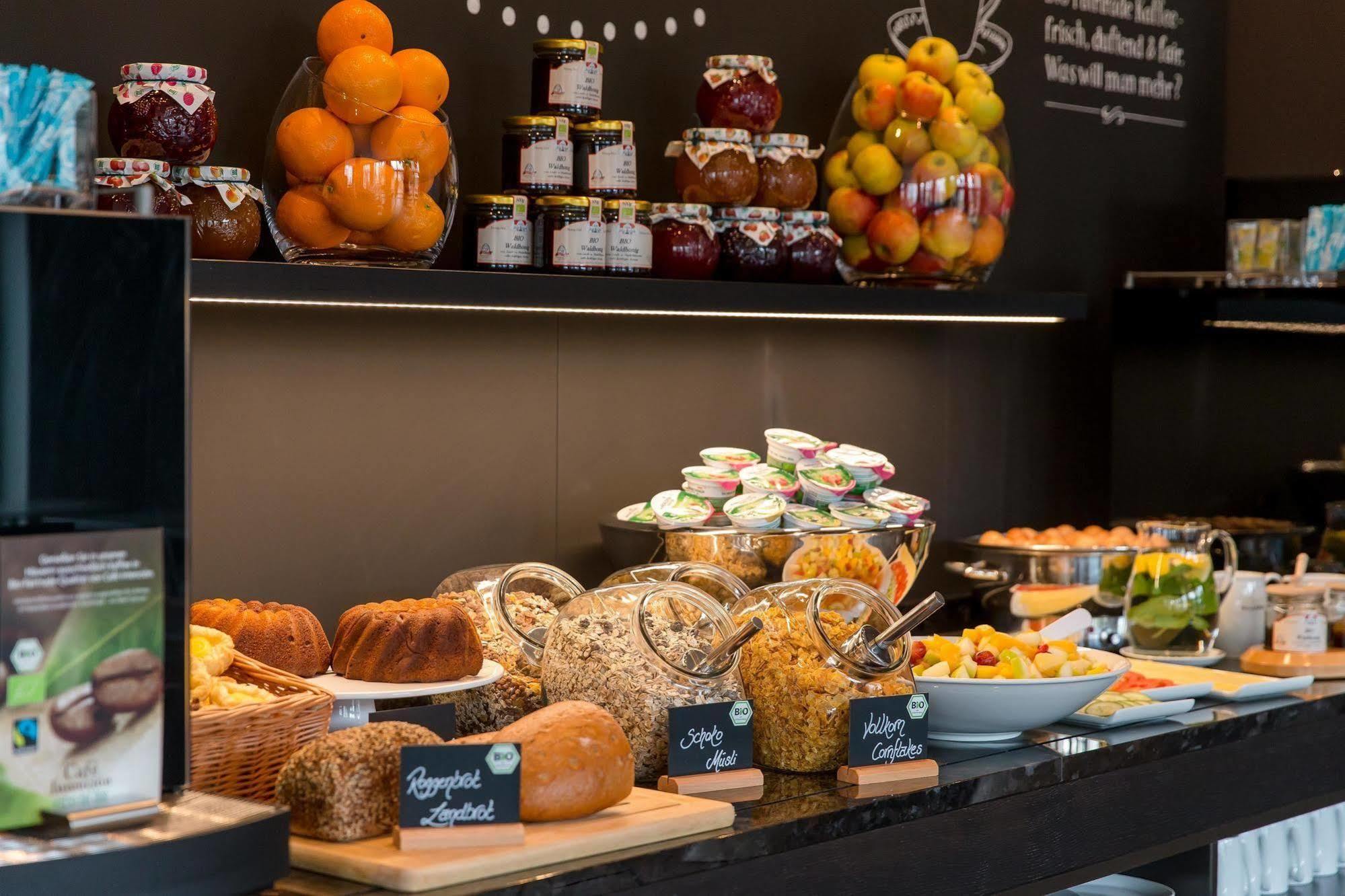 Motel One Manchester-Piccadilly Екстер'єр фото